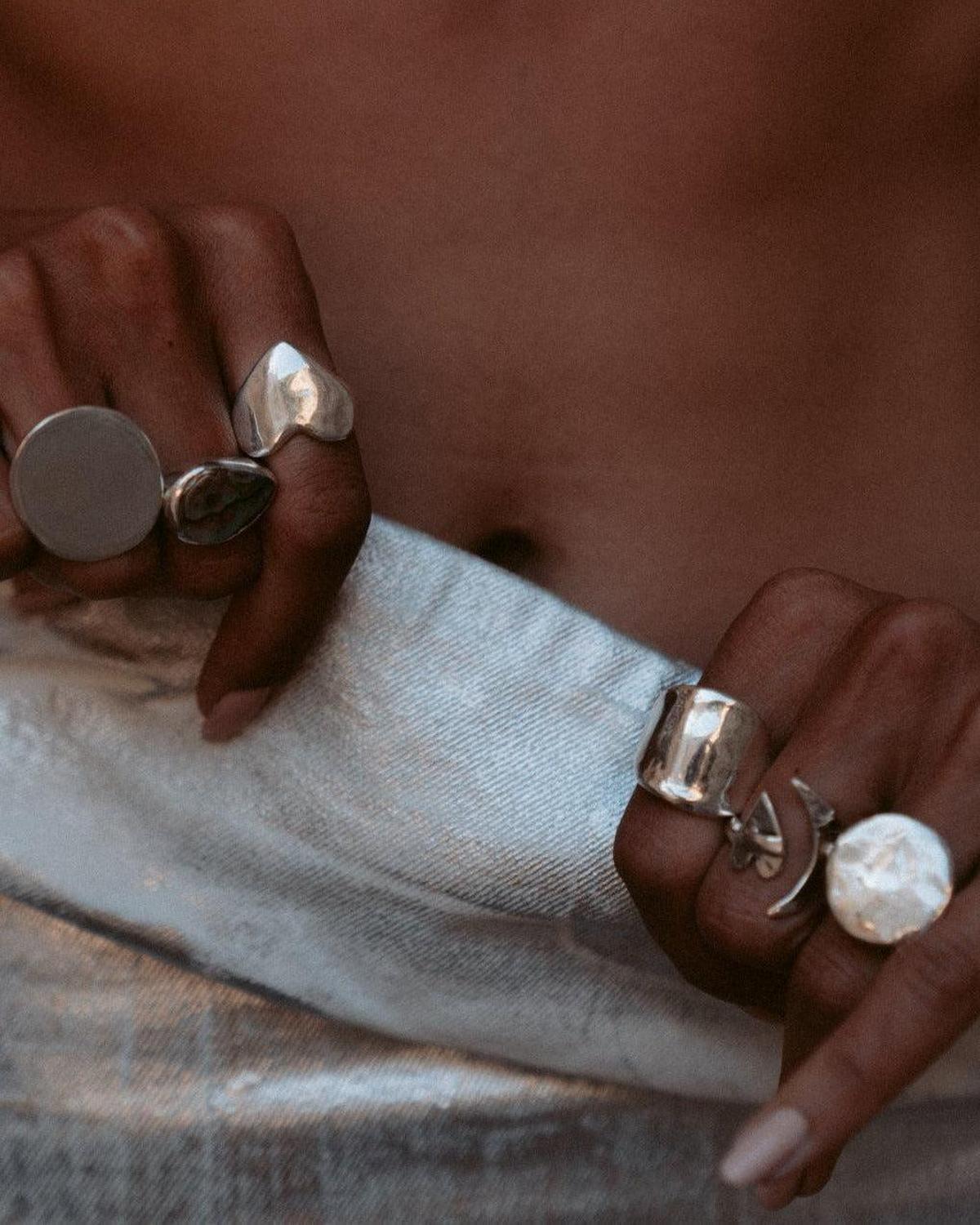 The Protector Ring - Silver Shield Signet Ring - Dea Dia