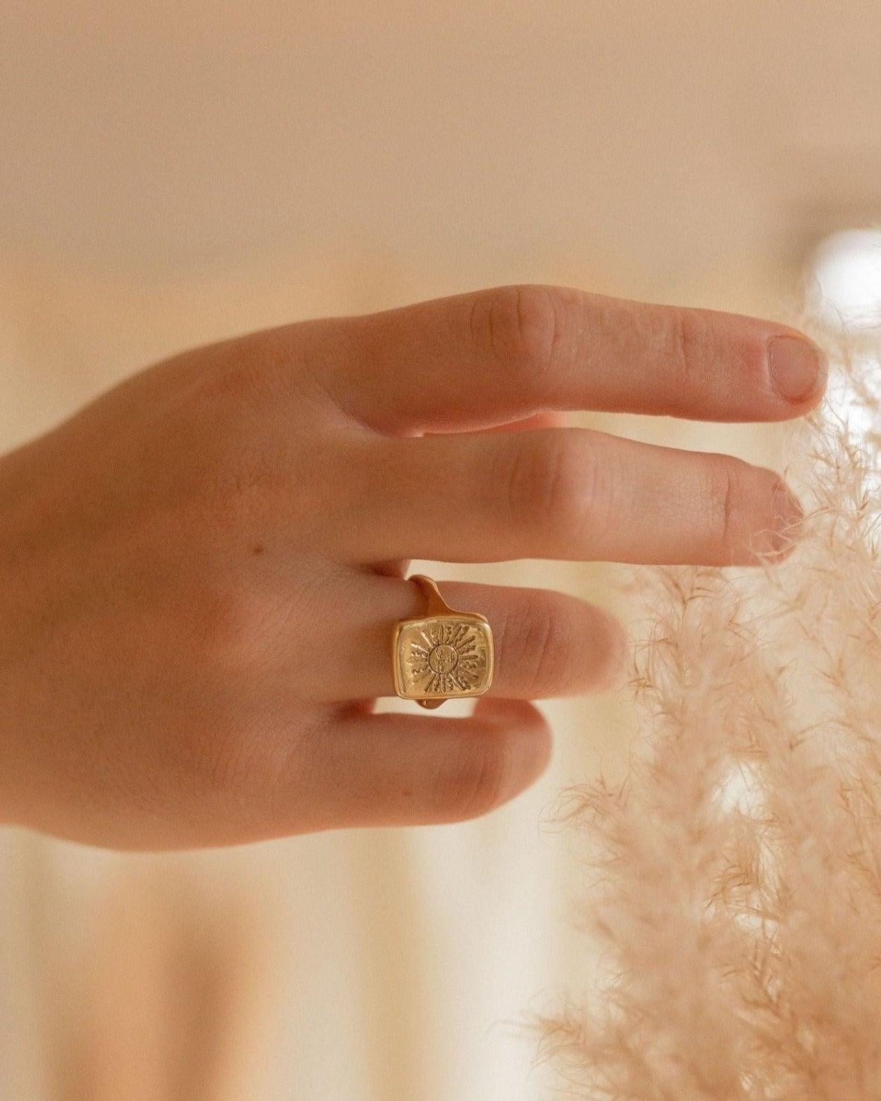 The Sun Tarot Ring - Dea Dia