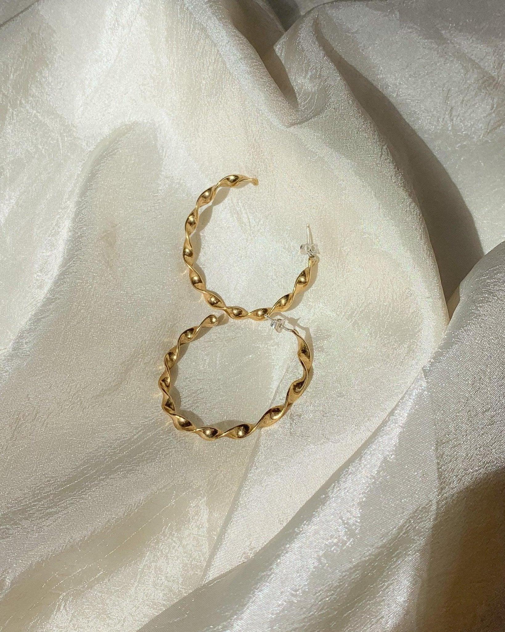 Thin Twisted Hoops - Dea Dia