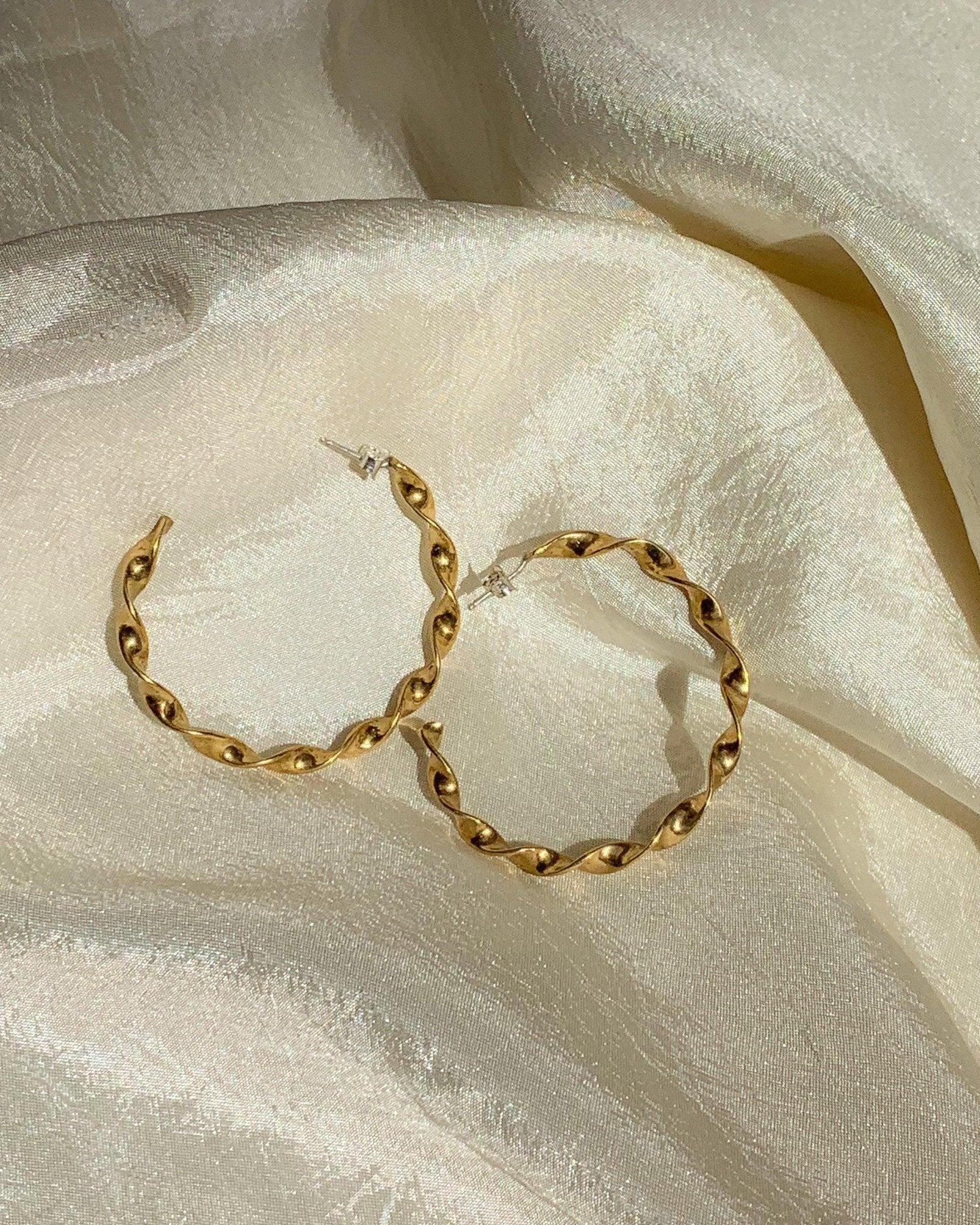Thin Twisted Hoops - Dea Dia