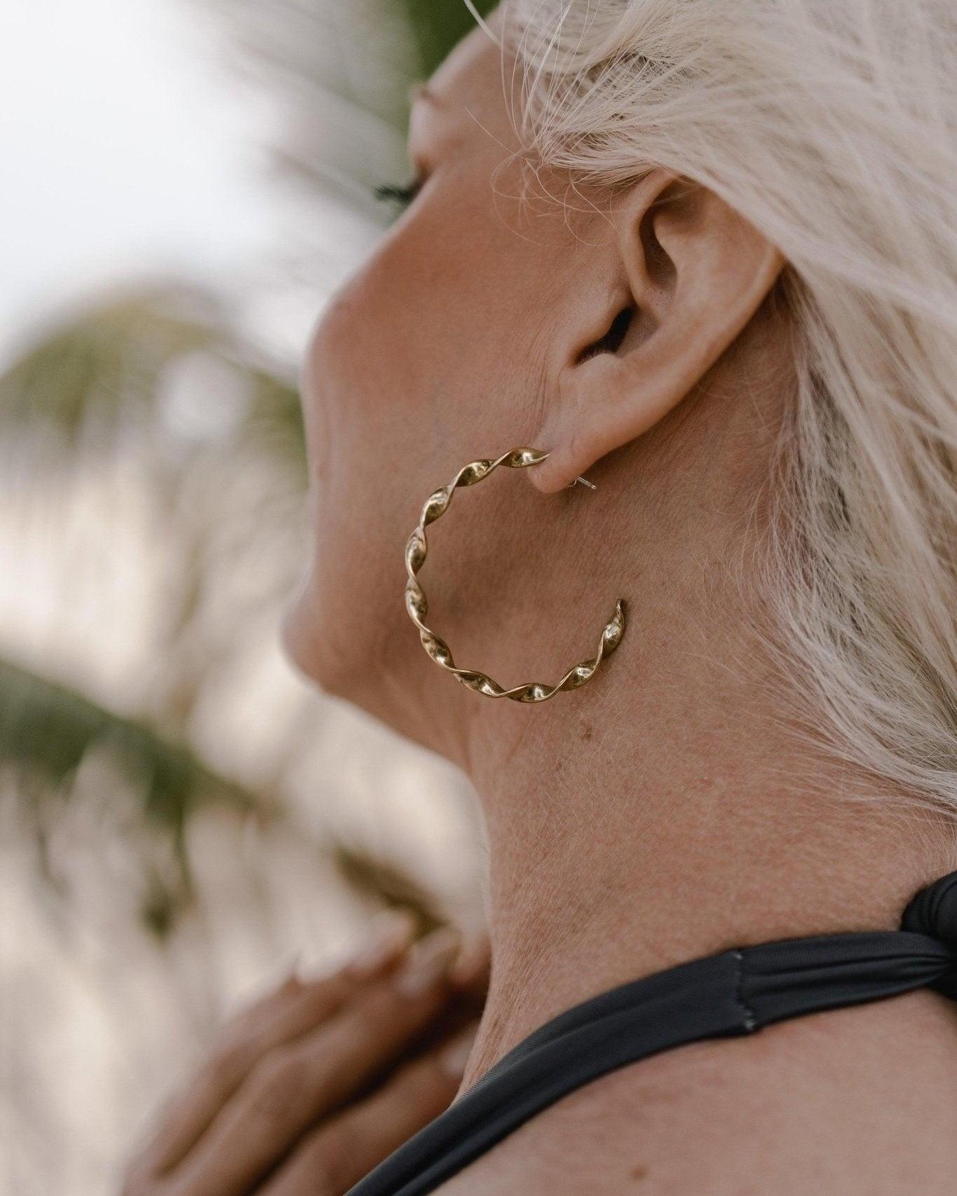 Thin Twisted Hoops - Dea Dia